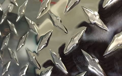 鋁合金花紋鋁板材需要注意哪些呢? 鋁合金花紋鋁板材需要注意哪些呢?